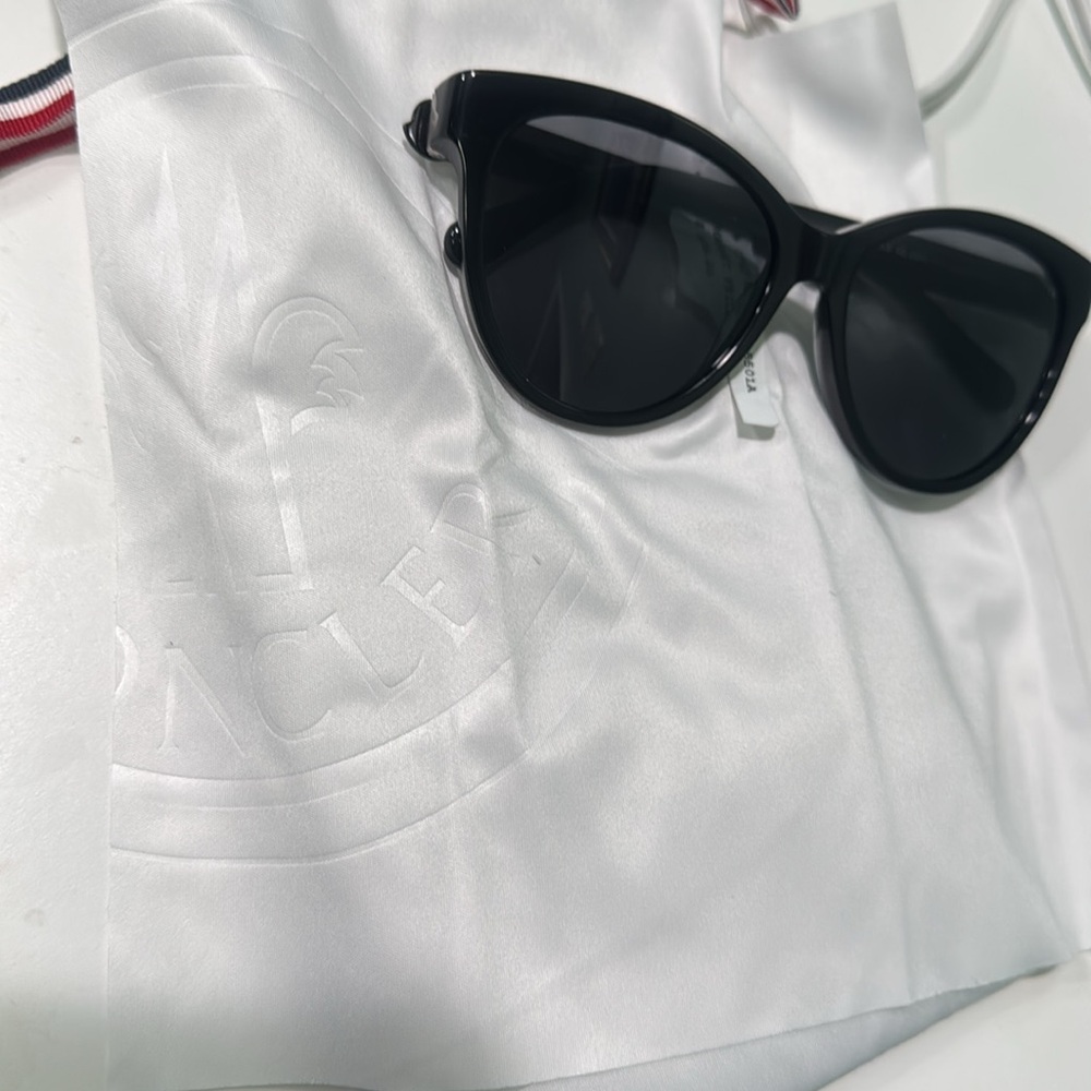 Moncler 55MM Cat Eye Sunglasses Black - Picture 12 of 12